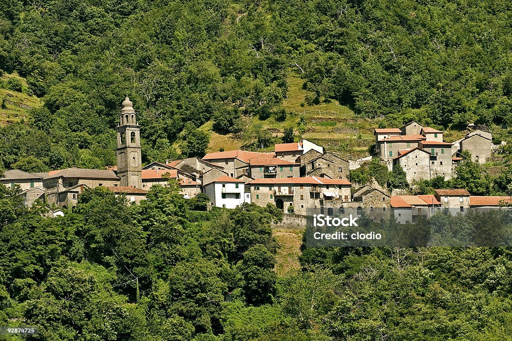 Passo del Cirone-Village nos Montes Apenino (Itália - Foto de stock de Aldeia royalty-free