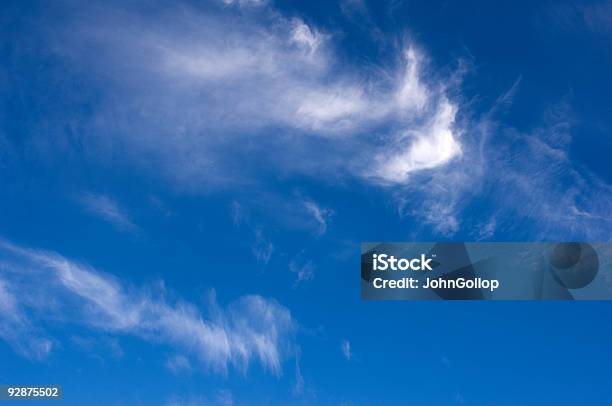 Hohe Cloud Stockfoto und mehr Bilder von Bedeckter Himmel - Bedeckter Himmel, Bildhintergrund, Blau