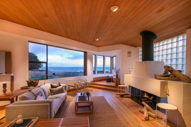 現代の素朴な海岸の家 - wide house luxury residential structure ストックフォトと画像