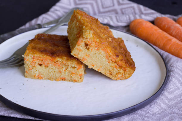 macro of homemade carrot cake with some carrots background - birthday cupcake pastry baking imagens e fotografias de stock