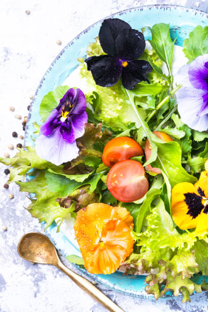 istock Detox flowers salad 928791896