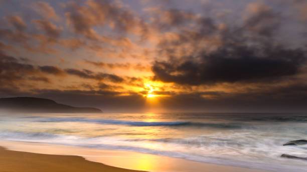 istock Hazy Sunrise Seascape 928797868