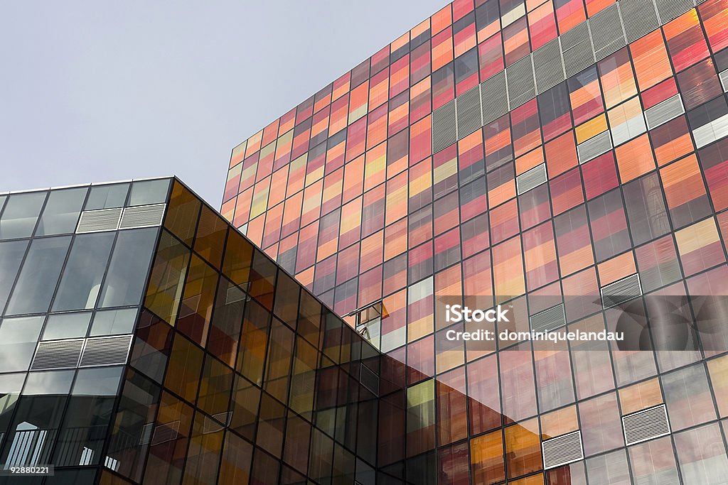 Moderno edificio di vetro - Foto stock royalty-free di Ambientazione esterna