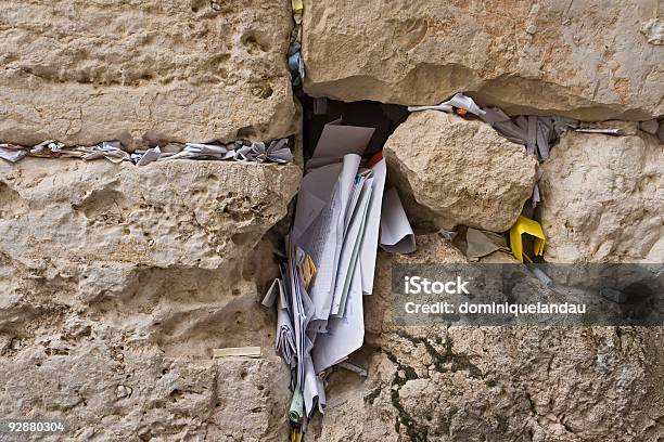 Muralha Ocidentalcidade Santajerusalém - Fotografias de stock e mais imagens de Muro das Lamentações - Muro das Lamentações, Jerusalém, Ruína Antiga