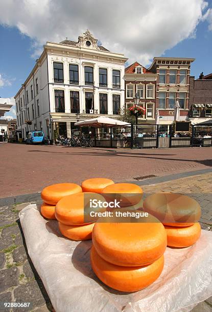 Gouda Queso Foto de stock y más banco de imágenes de Aire libre - Aire libre, Arquitectura exterior, Café - Edificio de hostelería