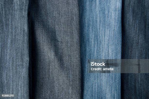 Foto de Pilha De Jeans Azul e mais fotos de stock de Algodão - Material Têxtil - Algodão - Material Têxtil, Azul, Calças justas