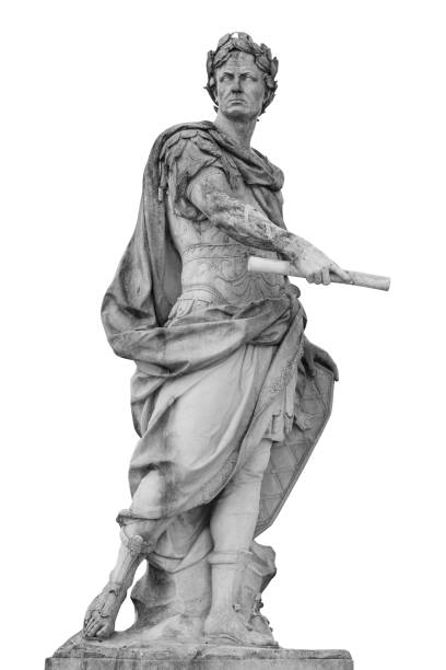 statua dell'imperatore romano giulio cesare isolata su sfondo bianco - roman statue foto e immagini stock
