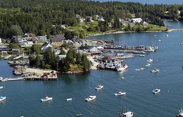 wunderschöne new england (us) küste blick vom flugzeug - pemaquid peninsula sea maine coastline stock-fotos und bilder