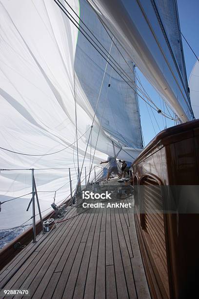 Lavoro Di Squadra Decollare Spinnaker - Fotografie stock e altre immagini di Andare in barca a vela - Andare in barca a vela, Saint Barthelemy, Vela