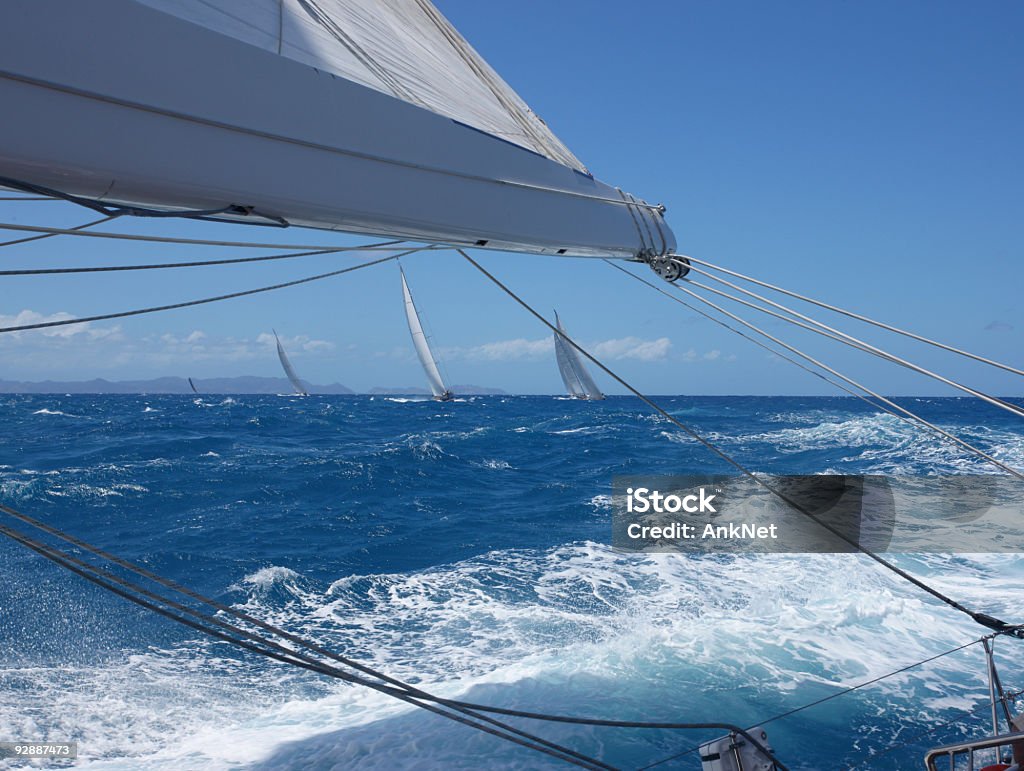 Vela in buon vento. Vela in St.Barths - Foto stock royalty-free di Andare in barca a vela