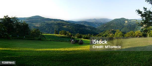 Foto de Paisagem Panorama e mais fotos de stock de Agricultura - Agricultura, Azul, Beleza natural - Natureza