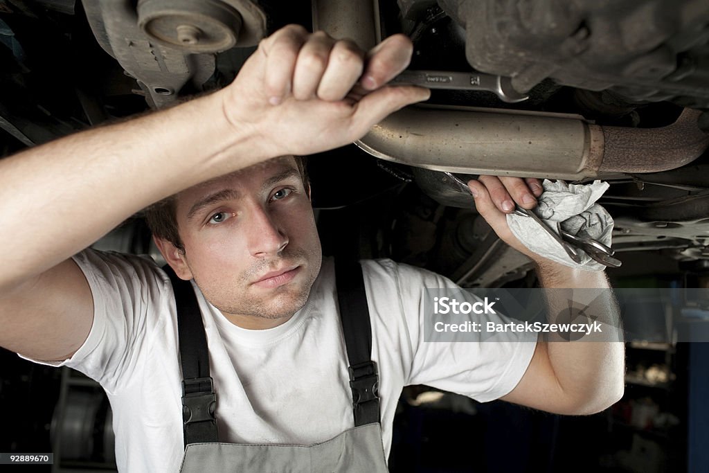 Auto-Mechaniker bei der Arbeit - Lizenzfrei Arbeiten Stock-Foto