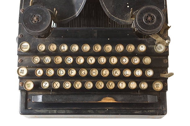 teclado de máquina de escrever antiga - typewriter keyboard typewriter antique old fashioned - fotografias e filmes do acervo