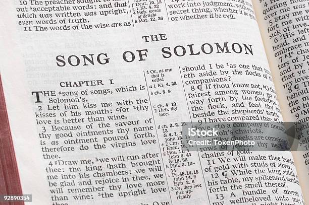 Biblia Página Foto de stock y más banco de imágenes de Cantar - Cantar, Salomón - Personaje bíblico, Biblia