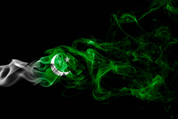 istock Pakistan smoke flag 928933044
