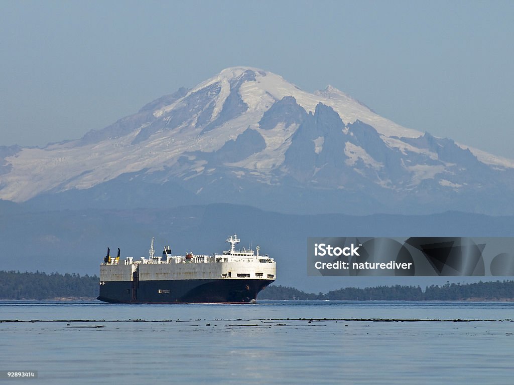 Mount Baker e cargo - Foto stock royalty-free di Nave mercantile