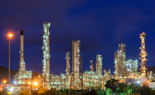 istock oil refinery plant and pollution 928986904
