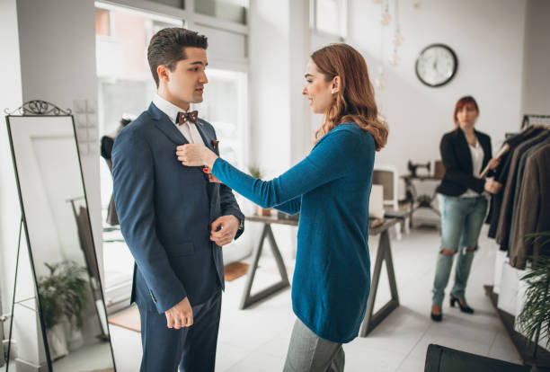 istock Let me assist you 928999988