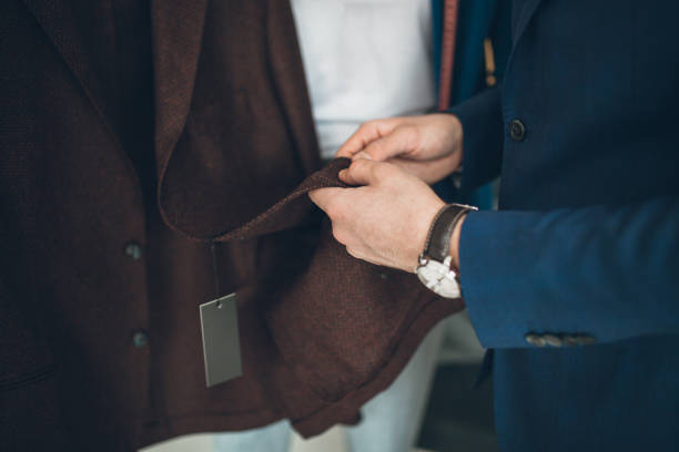 ショッピングの人のスーツ - blazer men suit business ストックフォトと画像