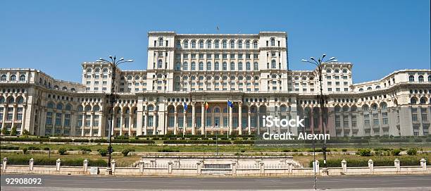 Foto de Palácio Do Parlamento Bucareste Romênia e mais fotos de stock de Palácio presidencial - Palácio presidencial, Bandeira da OTAN, Bucareste