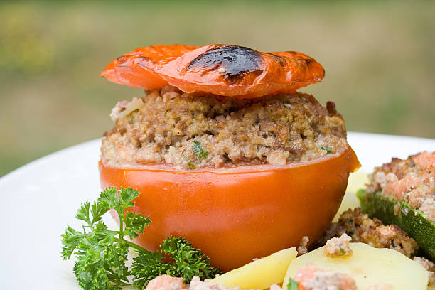 tomate farcie - stuffed tomato - fotografias e filmes do acervo