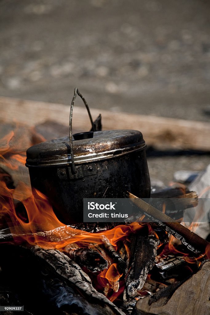 Bollitore sul fuoco - Foto stock royalty-free di Bollitore