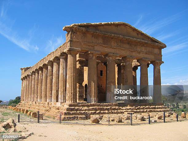 Valle Dei Templi - Fotografie stock e altre immagini di Agrigento - Agrigento, Tempio, Tempio della Concordia