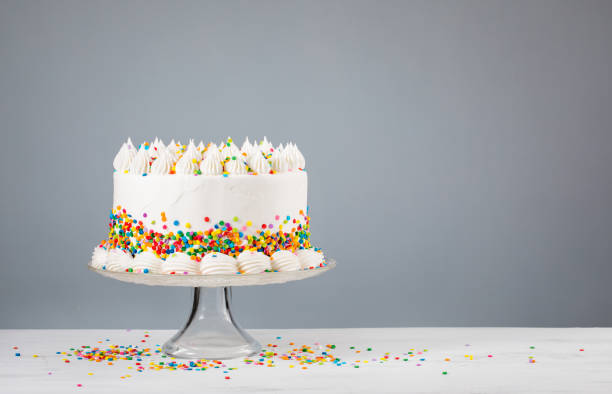 gâteau d’anniversaire avec paillettes - buttercream photos et images de collection