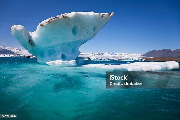 Derreter Iceberg Na Lagoa Jokulsarlon Islândia - Fotografias de stock e mais imagens de Alterações climáticas - Alterações climáticas, Ao Ar Livre, Azul