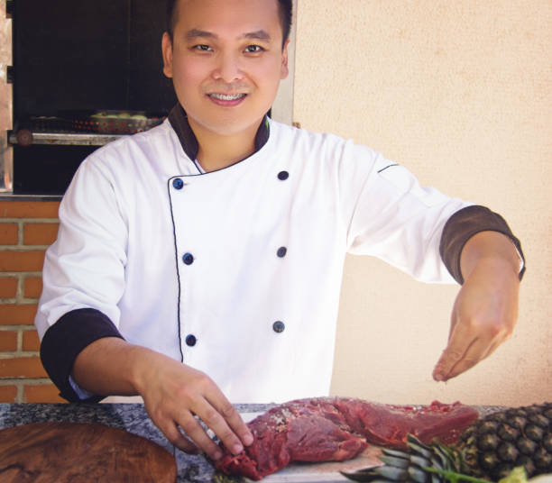 chef preparando churrasco. - asian ethnicity chef fine dining creativity - fotografias e filmes do acervo