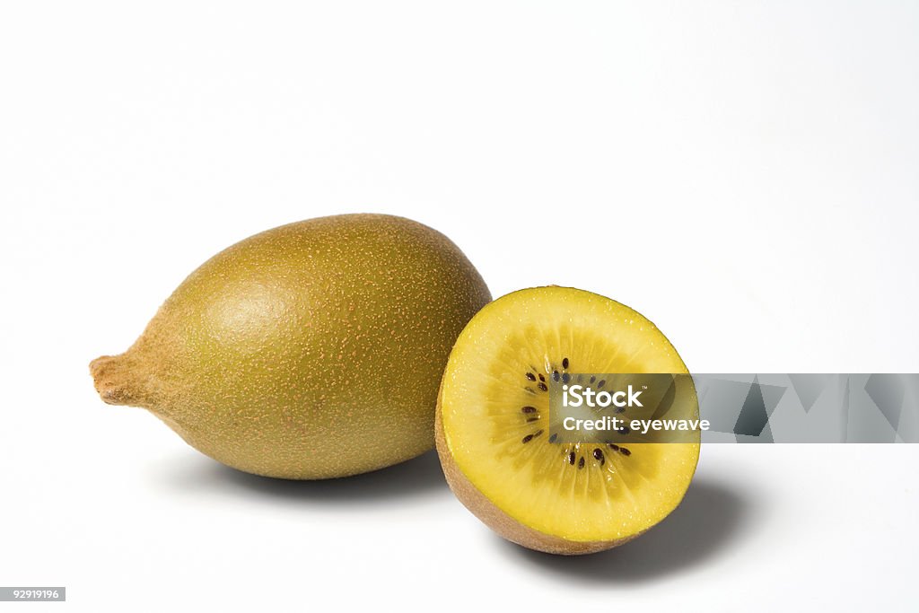 golden kiwi frutas Aislado en blanco - Foto de stock de Kiwi libre de derechos