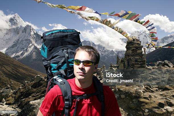 Chukpilhara Monumenti Commemorativinepal - Fotografie stock e altre immagini di Alpinismo - Alpinismo, Ambientazione esterna, Arrampicata su roccia