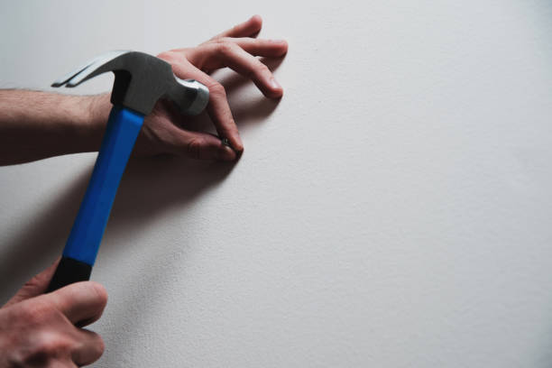 Hammering A Nail Into The Wall Stock Photo - Download Image Now - Nail -  Work Tool, Wall - Building Feature, Hammer - iStock