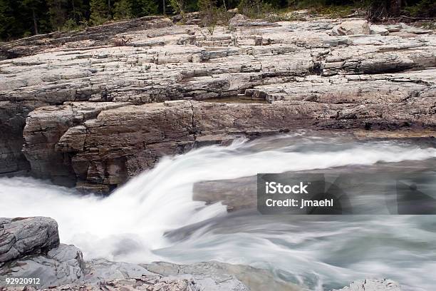 Photo libre de droit de Mcdonald Creek Dans Le Parc National De Glacier banque d'images et plus d'images libres de droit de Amérique du Nord - Amérique du Nord, British Columbia Glacier National Park, Cascade