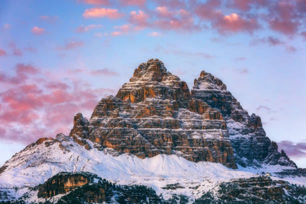 drei zinnen ou tre cime di lavaredo, sextener dolomiten ou dolomiti di sesto, tyrol du sud, vue de montagnes dolomiten, alpes italiennes - pocatello photos et images de collection