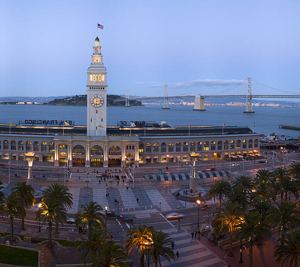 hafen von san francisco - san francisco county embarcadero center bay bridge built structure stock-fotos und bilder