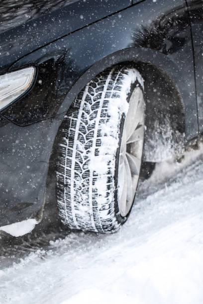 istock Car winter tires on snow 929284980