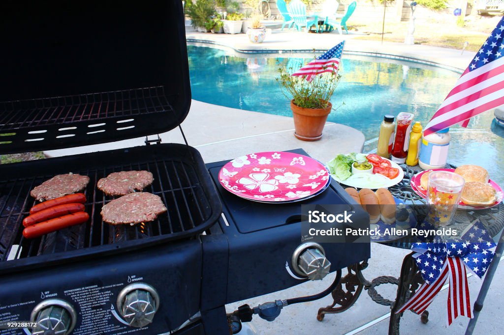 Grillades de vacances d’été - Photo de Gril libre de droits