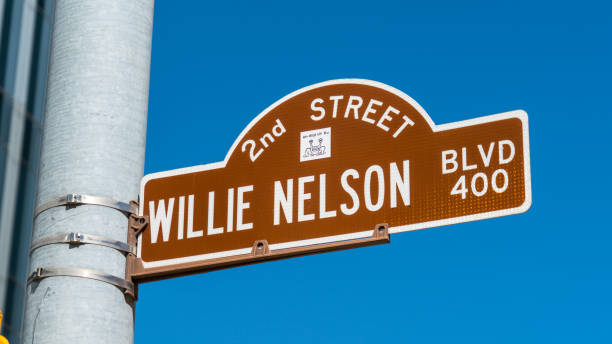 señal calle blvd de willie nelson - sunny cantante fotografías e imágenes de stock