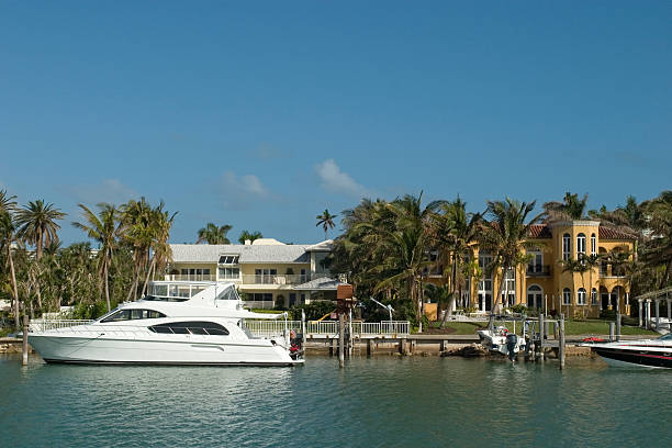 istock luxury houses in Miami 92929999