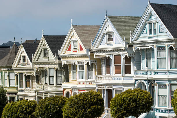 sette sorelle top dettaglio primo piano - roof row house house san francisco county foto e immagini stock