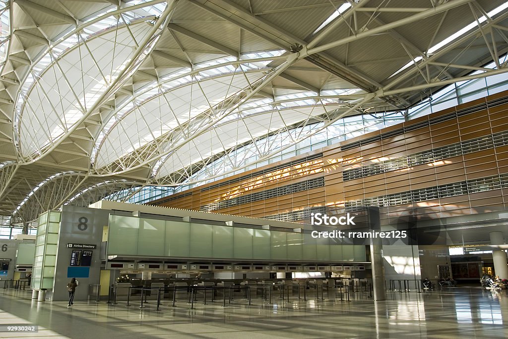 Licznik i dach w Airport - Zbiór zdjęć royalty-free (Pas startowy)