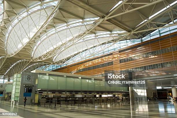 Licznik I Dach W Airport - zdjęcia stockowe i więcej obrazów Pas startowy - Pas startowy, Przemysł budowlany, Architektura