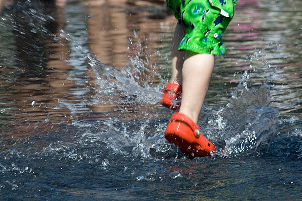 Child splashing  millennium park stock pictures, royalty-free photos & images