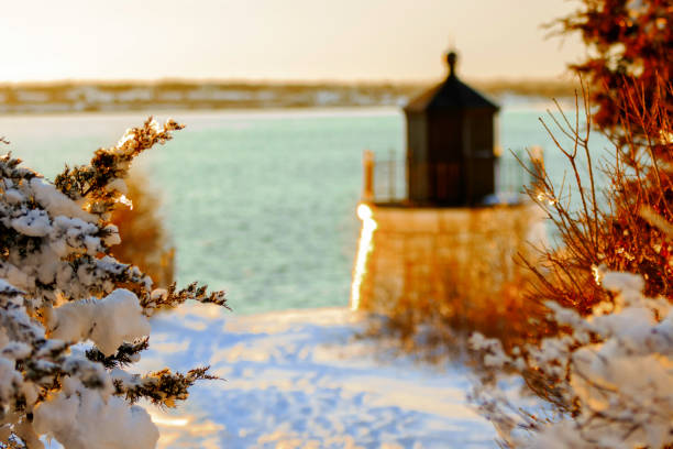 뉴잉글랜드 겨울에 등 대입니다. - maine lighthouse winter ice 뉴스 사진 이미지