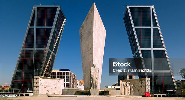 Torres De Monumento - Fotografias de stock e mais imagens de Torre - Estrutura construída - Torre - Estrutura construída, Madrid, Monumento