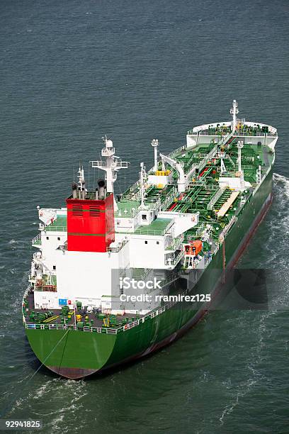 Foto de Naviotanque e mais fotos de stock de Embarcação de Suporte de Estação Petrolífera - Embarcação de Suporte de Estação Petrolífera, Embarcação industrial, Fotografia - Imagem