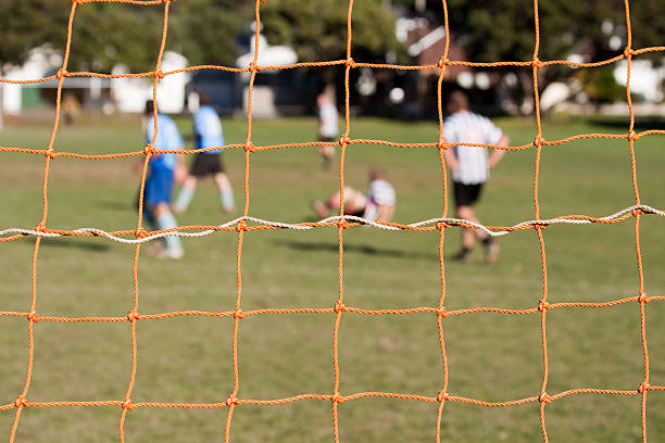 Fußballspiel hinter dem Tor netto – Foto