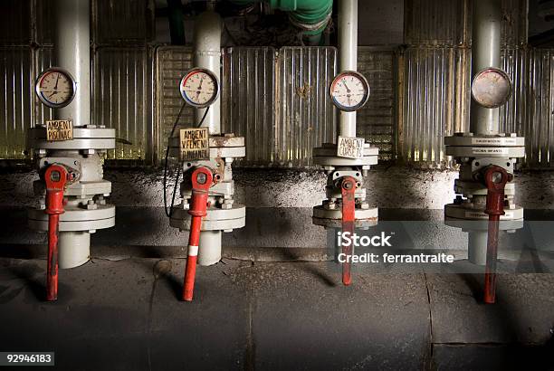 Tuberías Foto de stock y más banco de imágenes de Aislante - Aislante, Antihigiénico, Barómetro