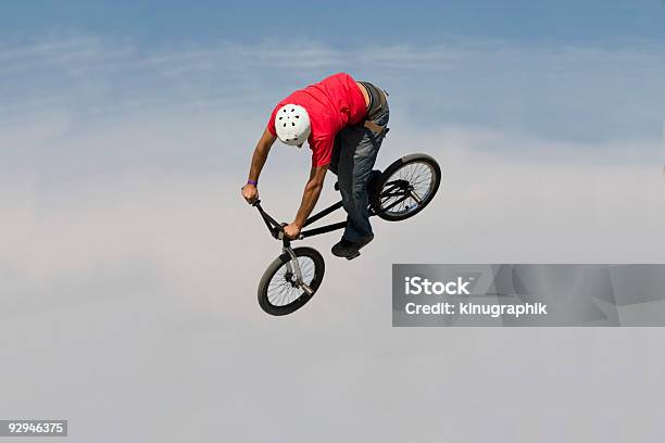 Photo libre de droit de Bmx Cavalier De Saut banque d'images et plus d'images libres de droit de Sauter - Sauter, Vélo, Activité physique